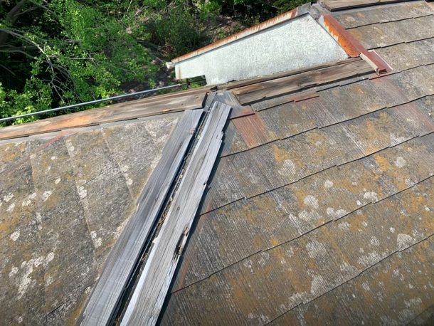 【横浜市中区】台風被災、スレート・コロニアル屋根、棟板金の交換修理工事の事例２