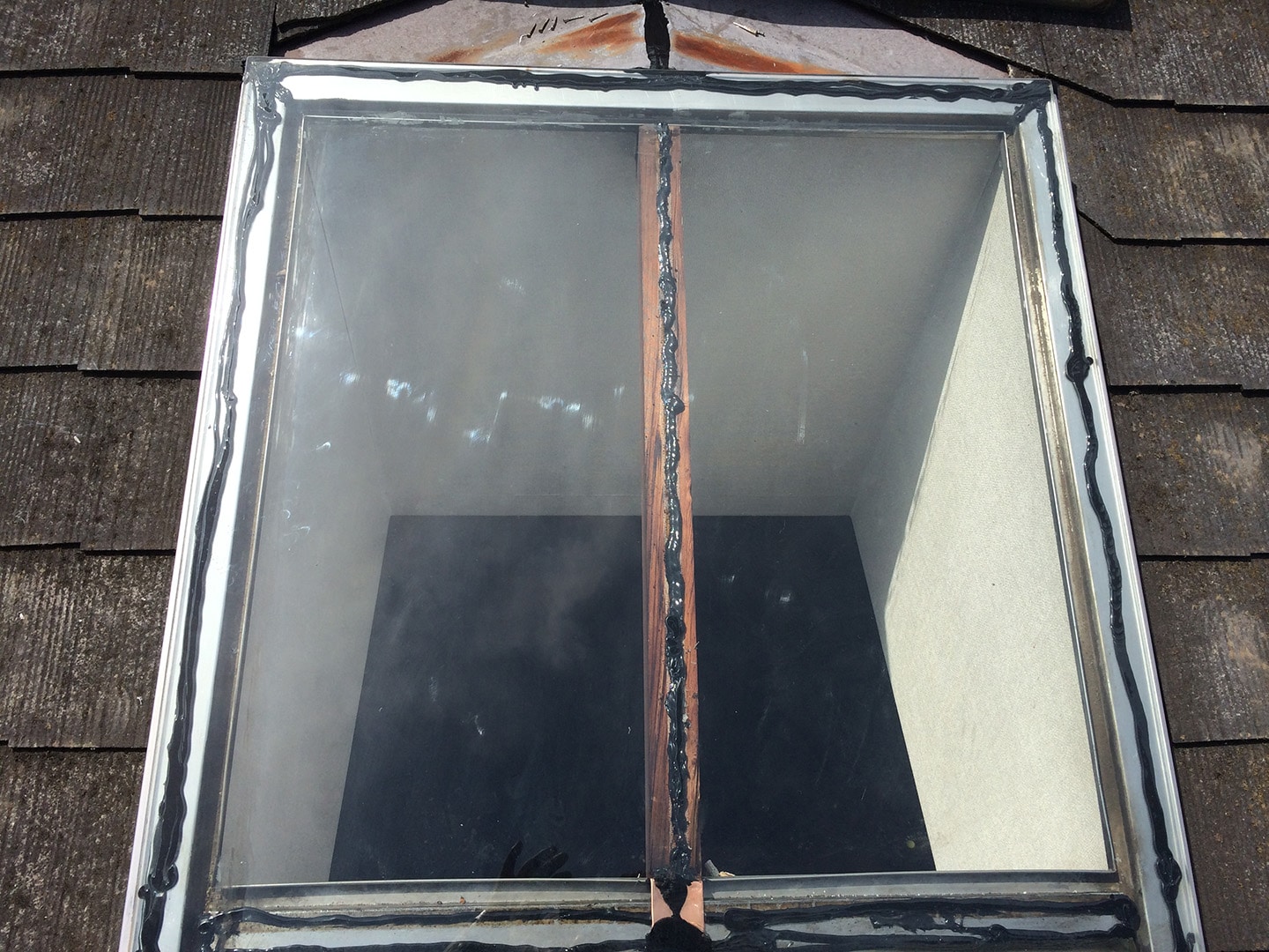 【東京都調布市】天窓のガラスパッキン劣化による雨漏りの修理工事の事例９