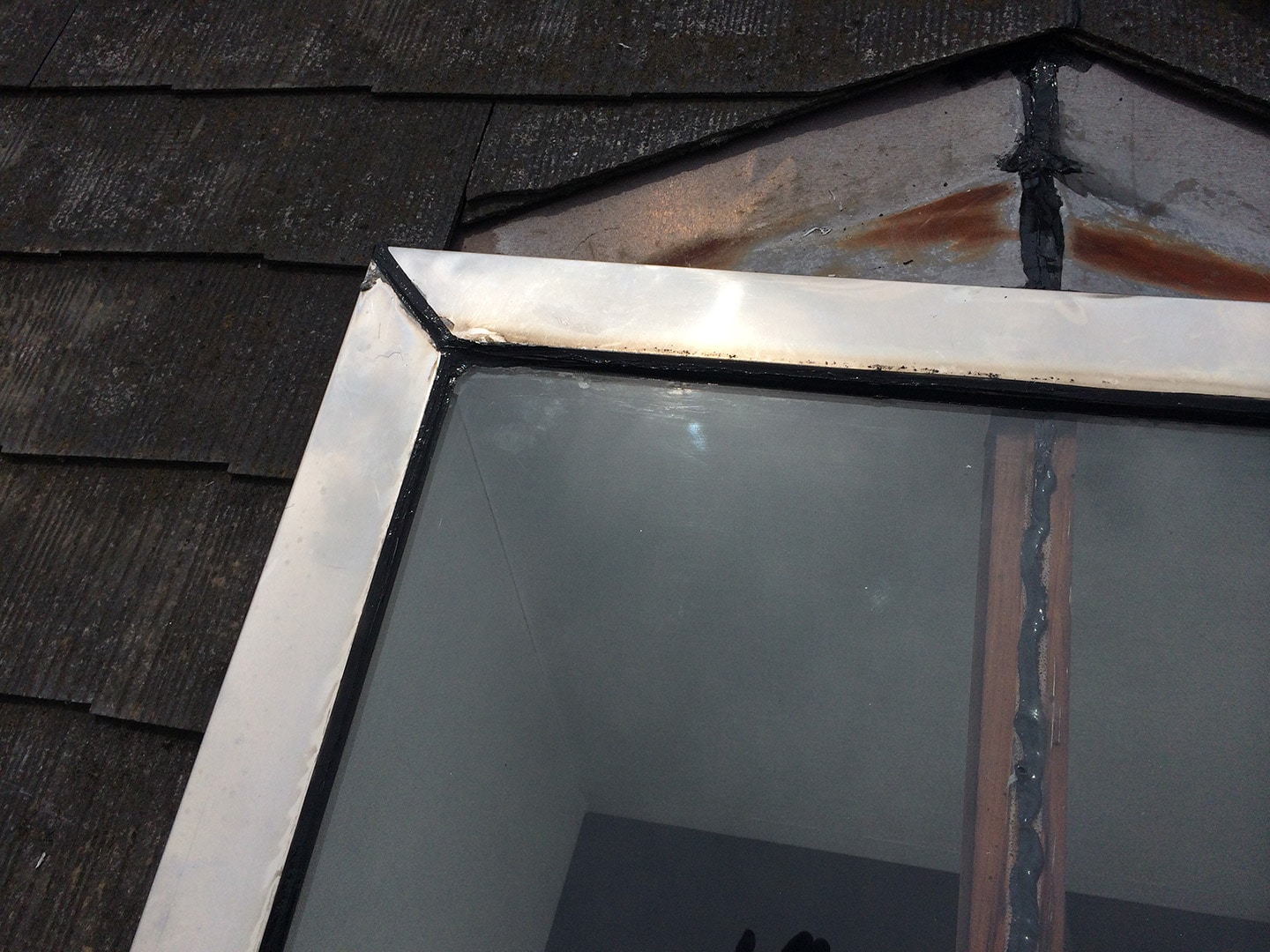 【東京都調布市】天窓のガラスパッキン劣化による雨漏りの修理工事の事例１７