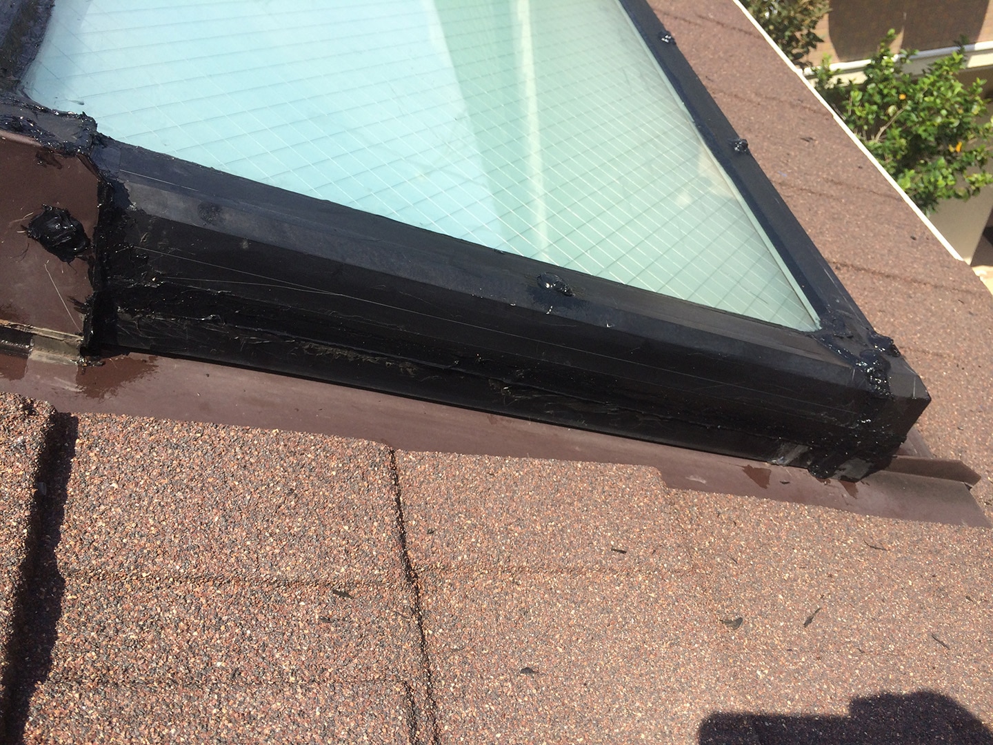【神奈川県大和市】立山アルミの天窓のガラスパッキン劣化による雨漏りの修理工事の事例１７