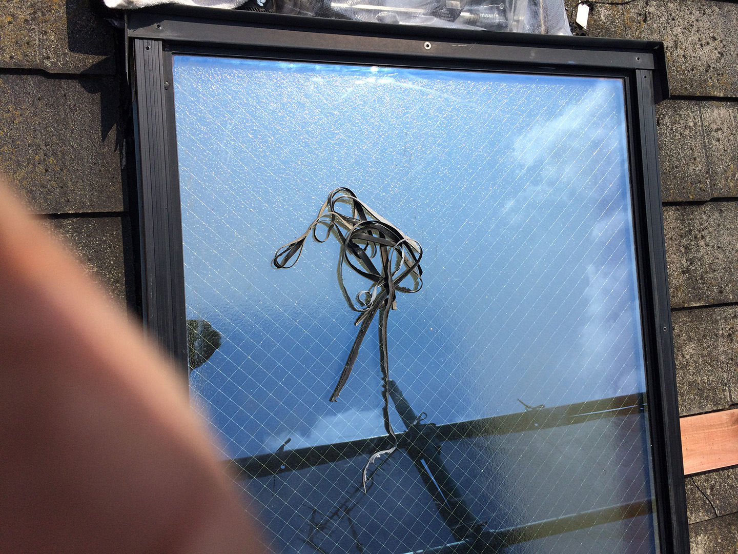 【東京都八王子市】トステムの天窓のガラスパッキンのメンテナンス工事の事例３