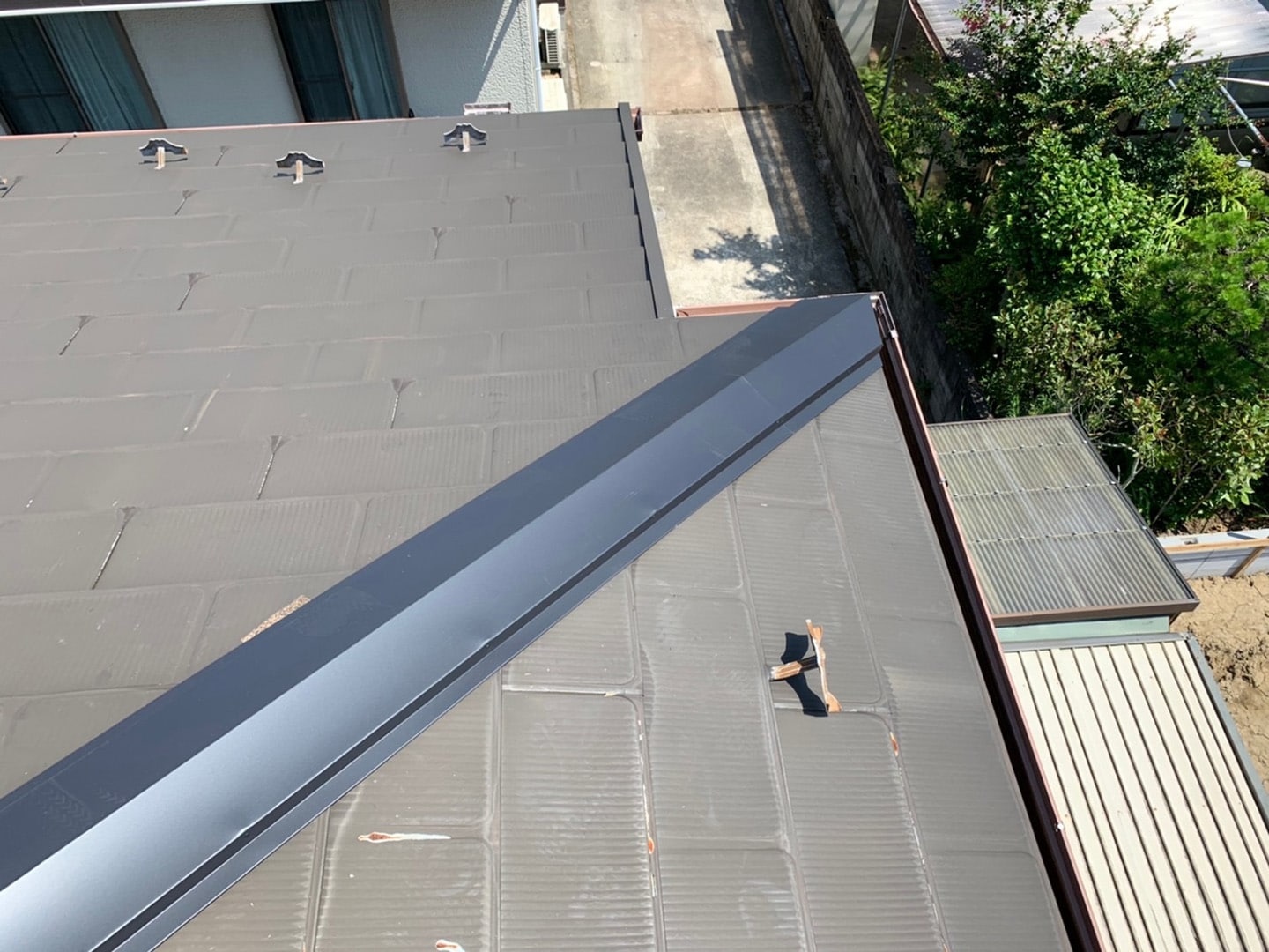 【千葉県市原市】台風で被災した金属屋根、棟板金の交換修理工事の事例８