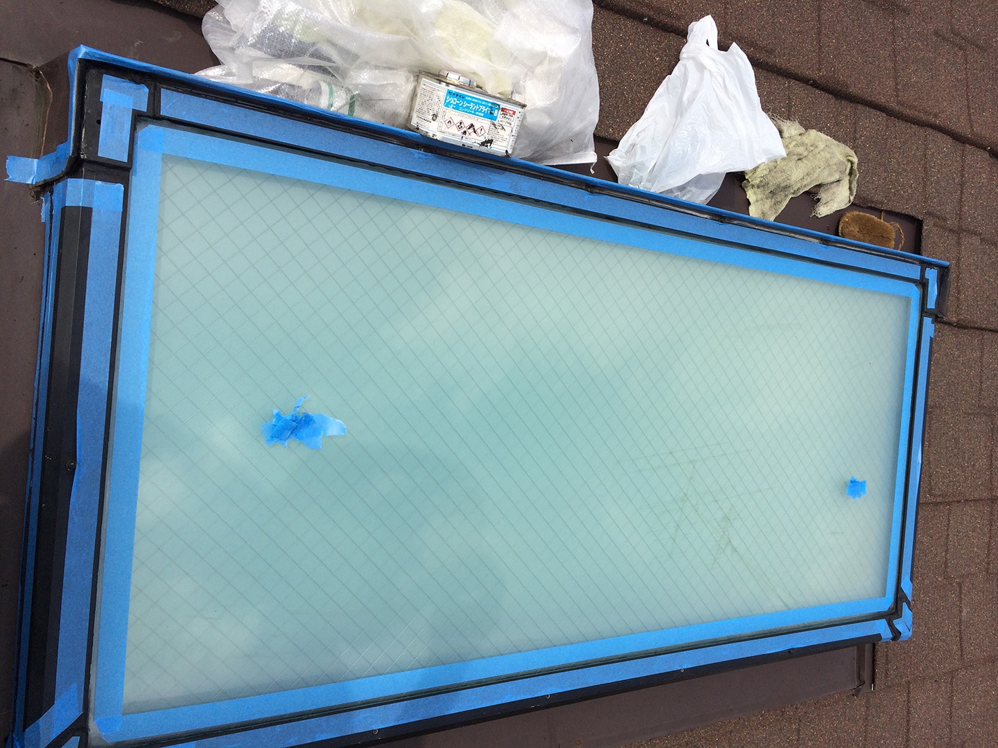 【神奈川県大和市】立山アルミの天窓のガラスパッキン劣化による雨漏りの修理工事の事例８