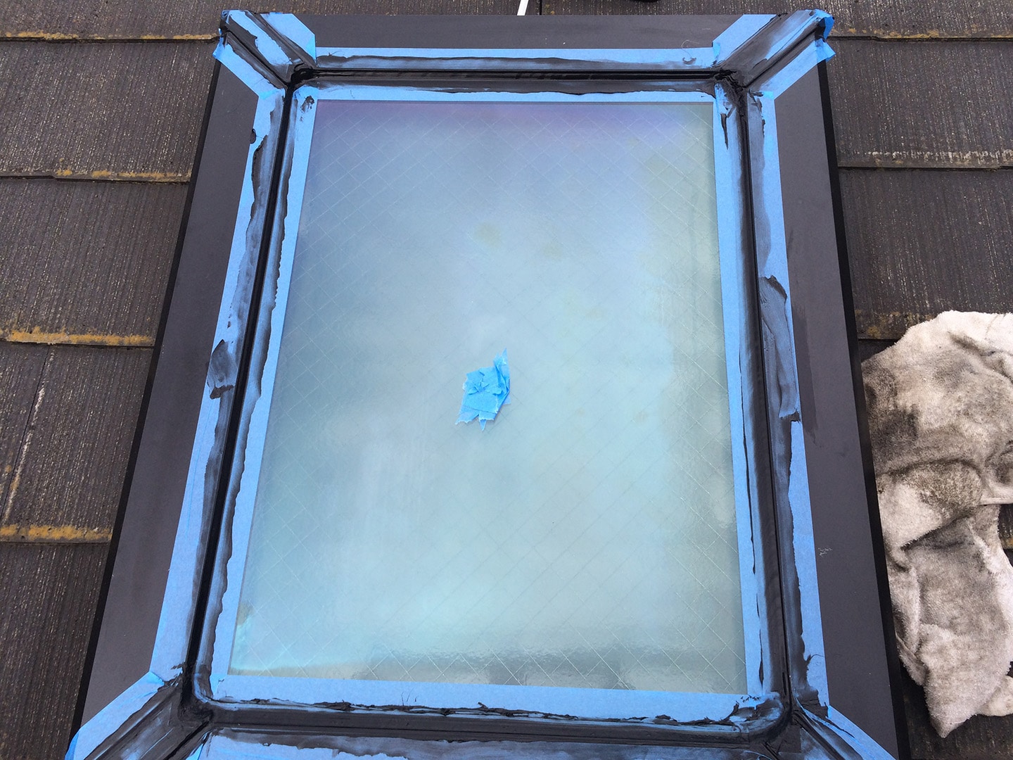 【東京都江戸川区】天窓のガラスパッキン劣化による雨漏りの修理工事の事例８