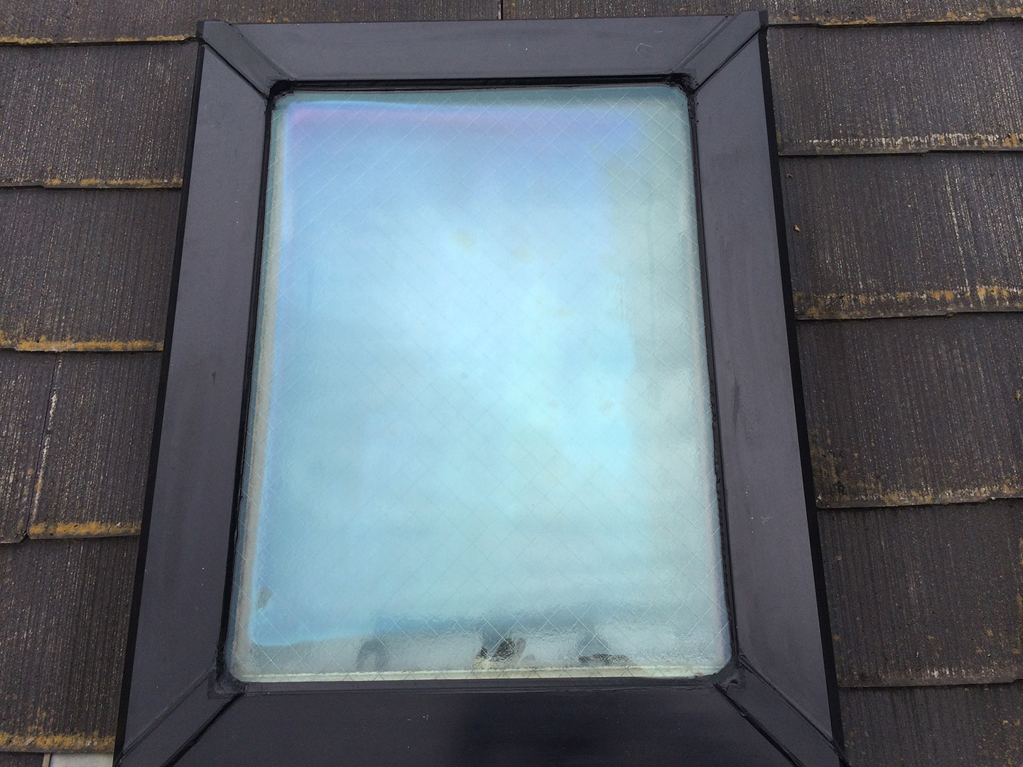 【東京都江戸川区】天窓のガラスパッキン劣化による雨漏りの修理工事の事例９