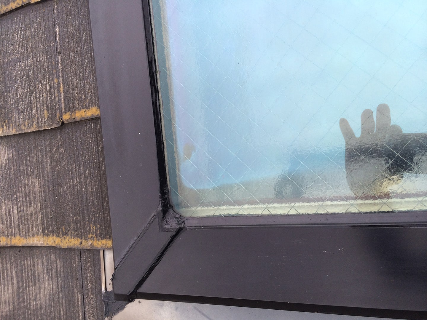 【東京都江戸川区】天窓のガラスパッキン劣化による雨漏りの修理工事の事例１４