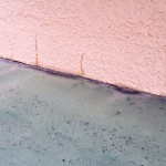 庇（ひさし）と外壁の取り合い部分からも雨漏りすることがあります。その原因は？