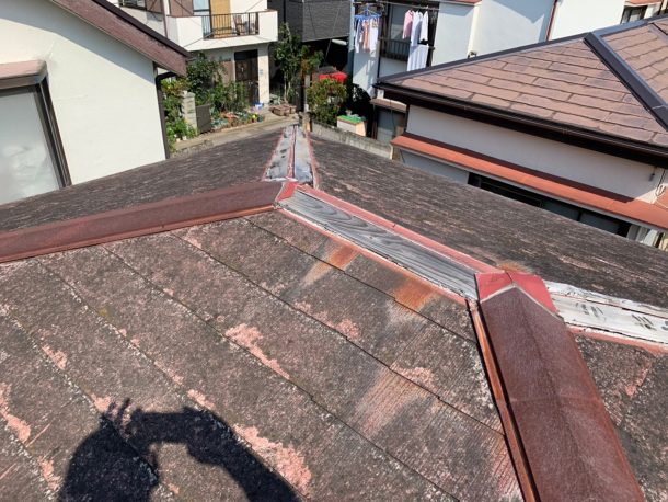 【東京都品川区】台風被災、スレート・コロニアル屋根、棟板金の交換修理工事の事例３