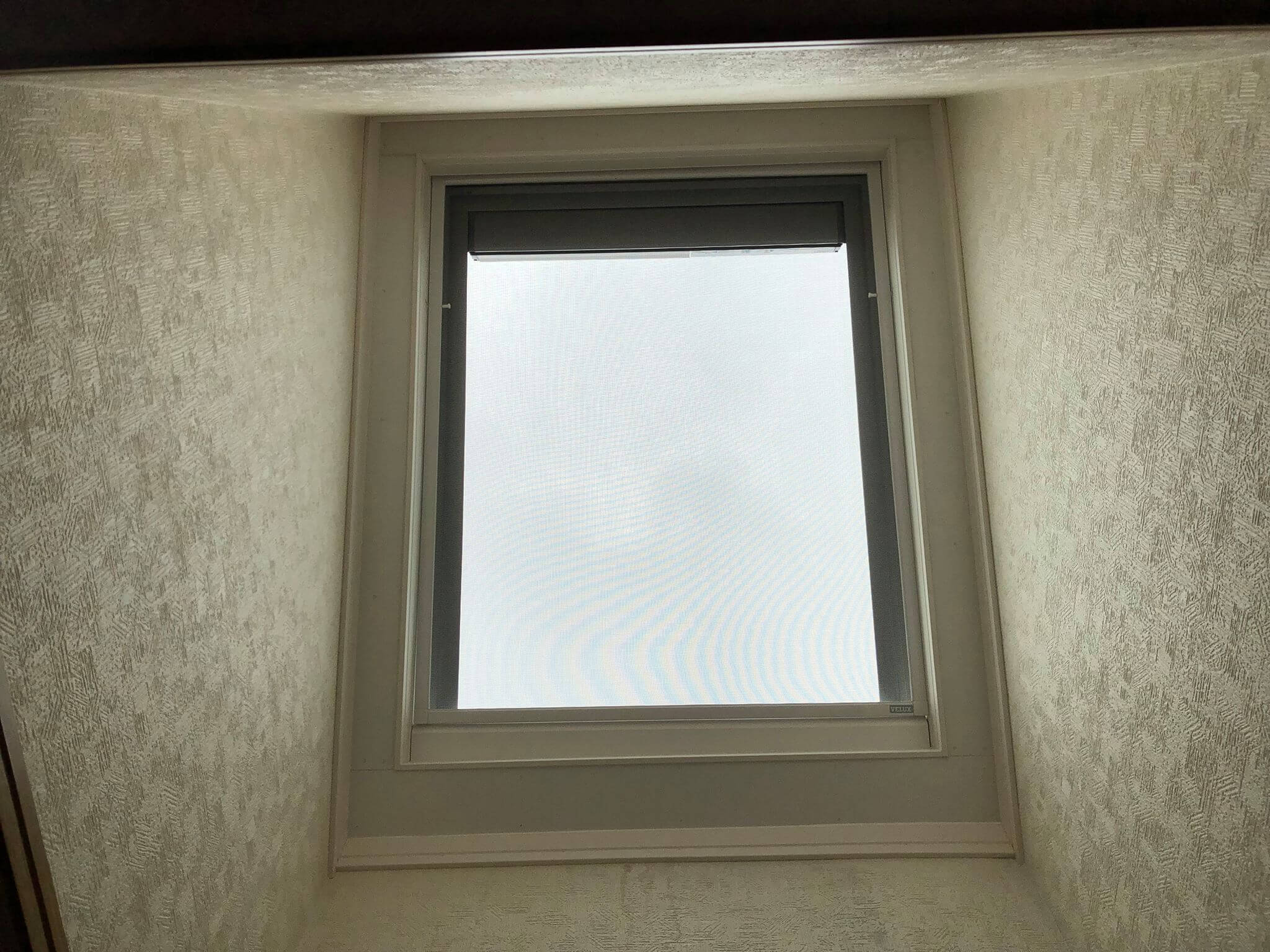 ベルックスのソーラー開閉式天窓を実際に取り付けた施工写真