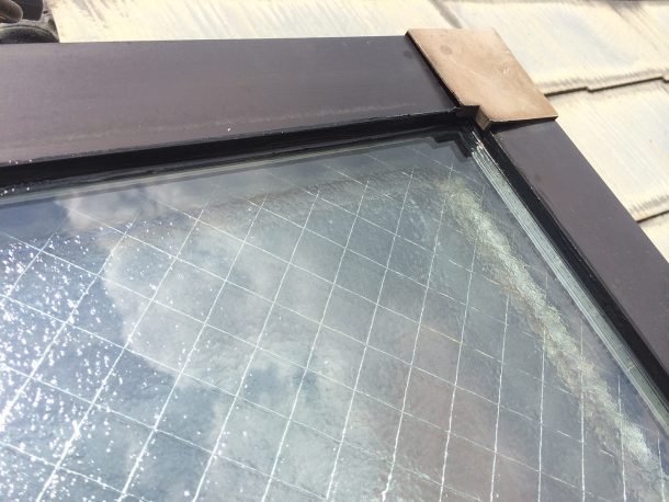 【東京都目黒区】天窓のガラスパッキン劣化による雨漏りの修理工事の事例１３