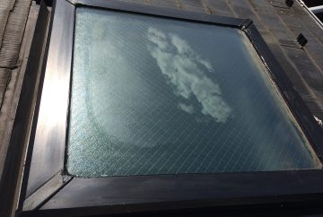 【横浜市青葉区】天窓のガラスパッキン劣化による雨漏りの修理工事の事例９