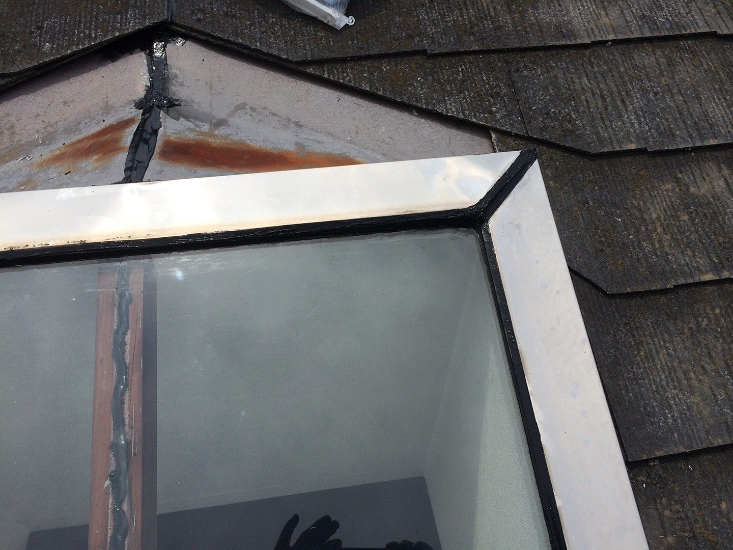 【東京都調布市】天窓のガラスパッキン劣化による雨漏りの修理工事の事例１６