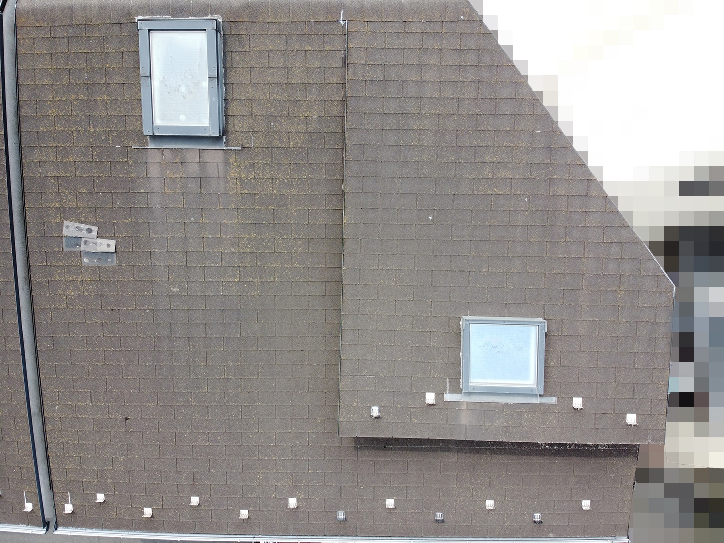 【東京都新宿区】トステム「 スカイライト 」のガラスパッキン劣化による天窓雨漏りの修理工事の事例３