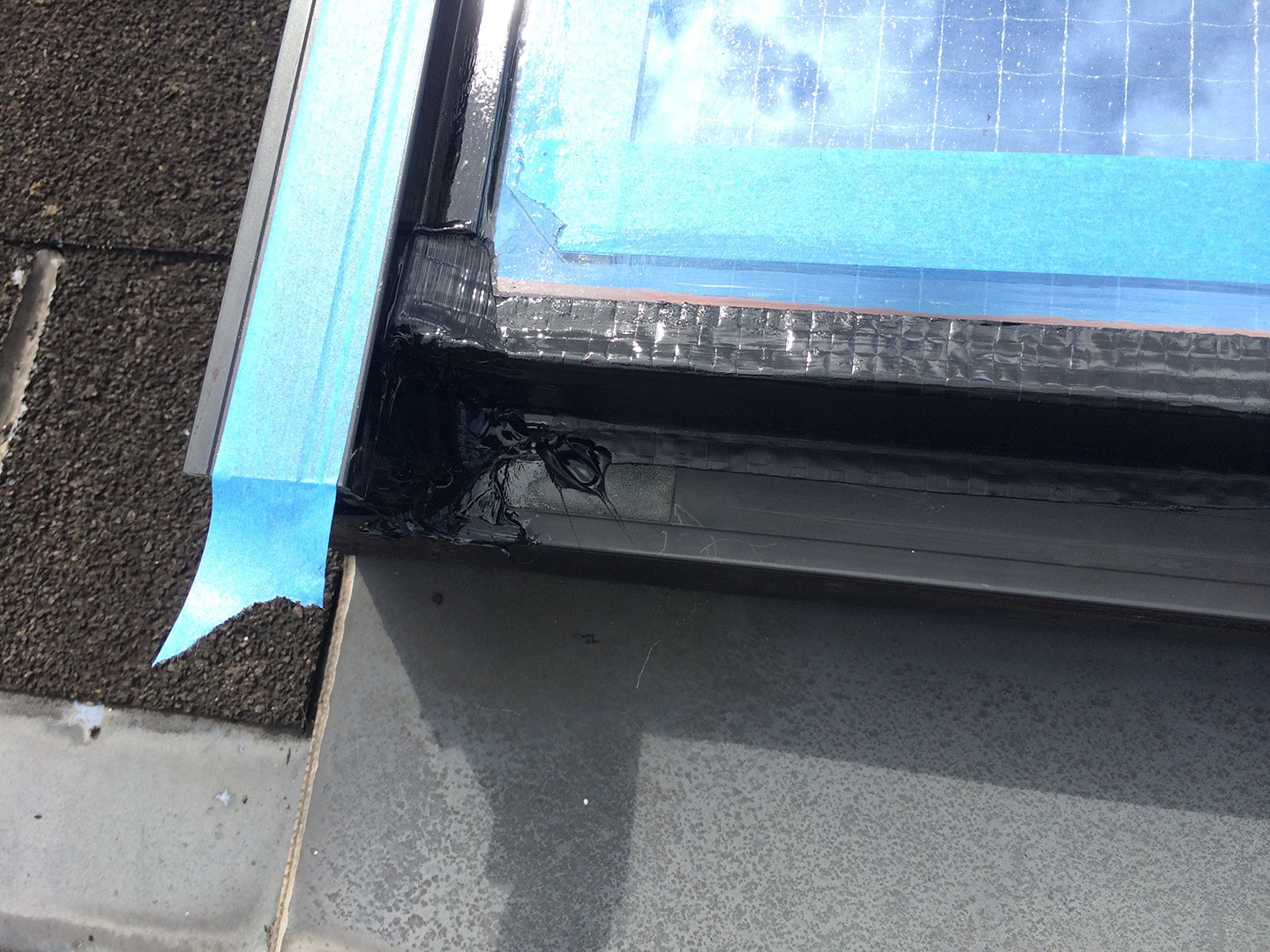 【東京都新宿区】トステム「 スカイライト 」のガラスパッキン劣化による天窓雨漏りの修理工事の事例１８