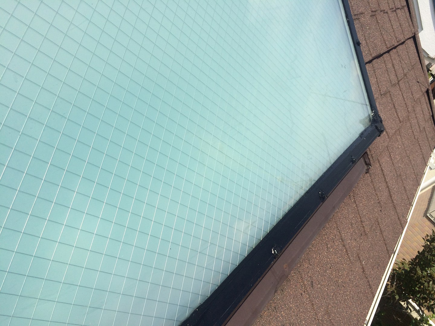 【神奈川県大和市】立山アルミの天窓のガラスパッキン劣化による雨漏りの修理工事の事例１６
