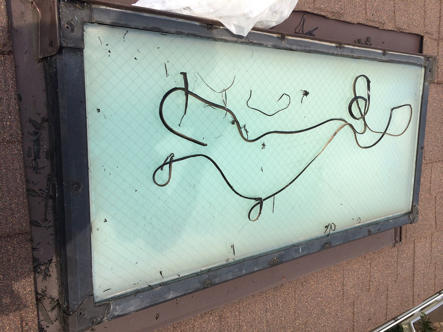 【神奈川県大和市】立山アルミの天窓のガラスパッキン劣化による雨漏りの修理工事の事例６