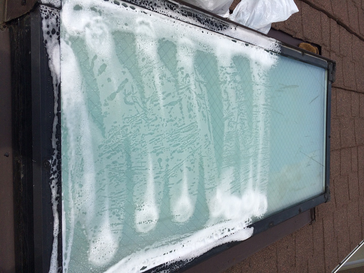 【神奈川県大和市】立山アルミの天窓のガラスパッキン劣化による雨漏りの修理工事の事例７