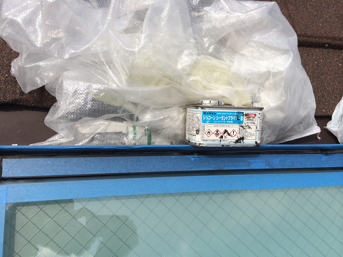 【神奈川県大和市】立山アルミの天窓のガラスパッキン劣化による雨漏りの修理工事の事例９