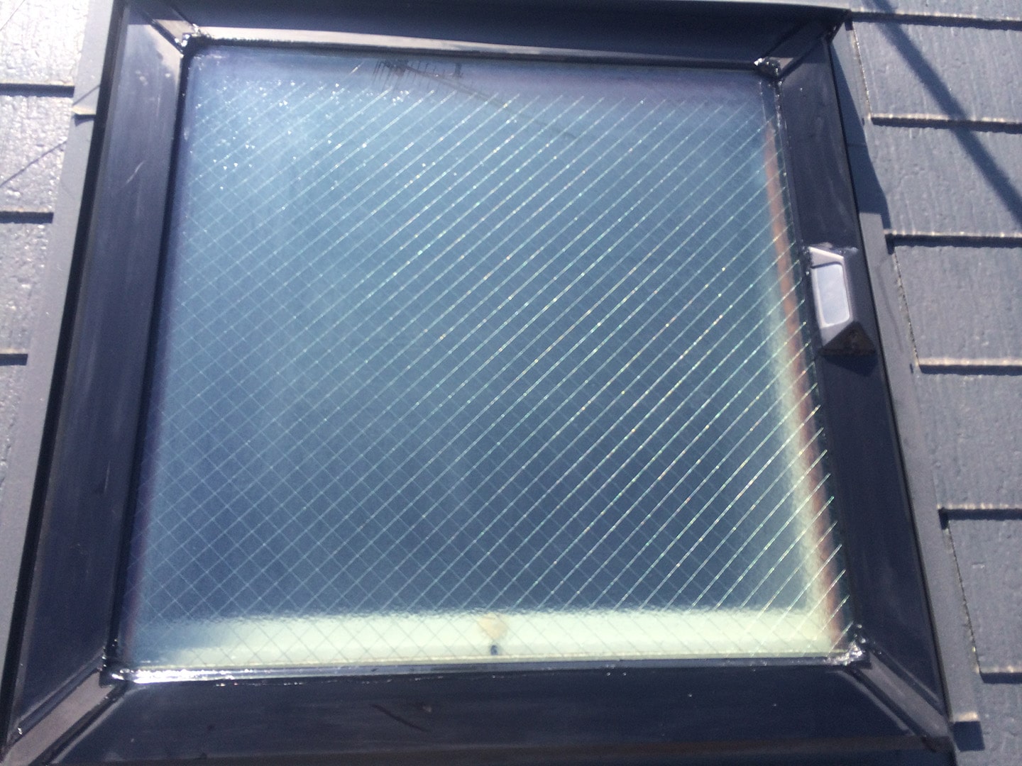 【千葉県松戸市】天窓のガラスパッキン劣化による雨漏りの修理工事の事例１２