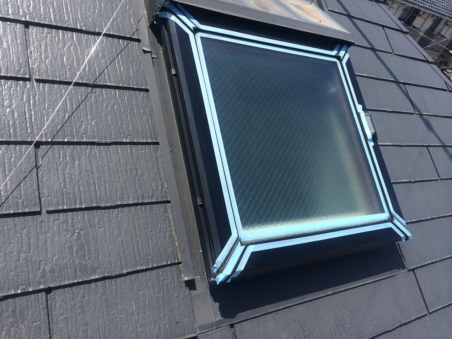 【千葉県松戸市】天窓のガラスパッキン劣化による雨漏りの修理工事の事例６