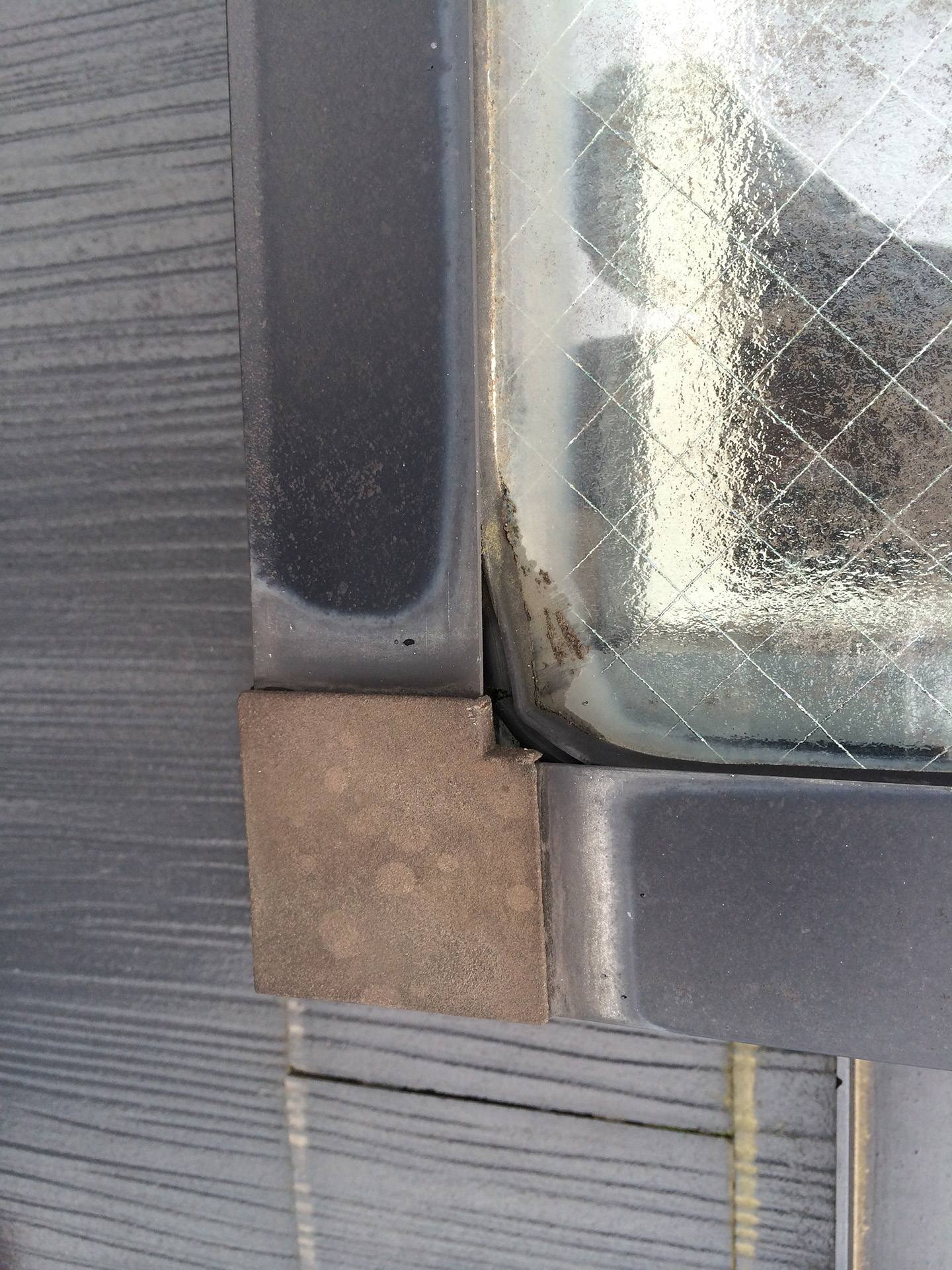 【東京都杉並区】天窓のガラスパッキン劣化による雨漏りの修理工事の事例３