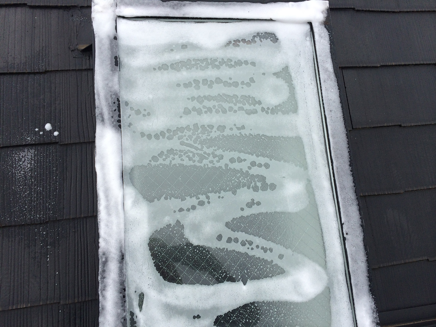 【東京都杉並区】天窓のガラスパッキン劣化による雨漏りの修理工事の事例６