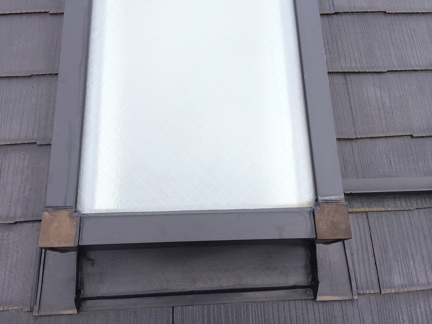 【東京都杉並区】天窓のガラスパッキン劣化による雨漏りの修理工事の事例１３