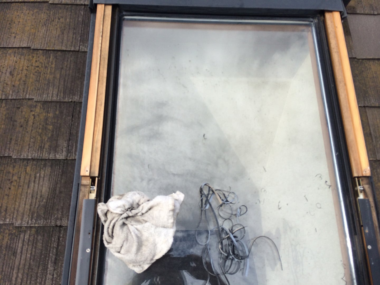 【横浜市都筑区】天窓のガラスパッキン劣化による雨漏りの修理工事の事例４