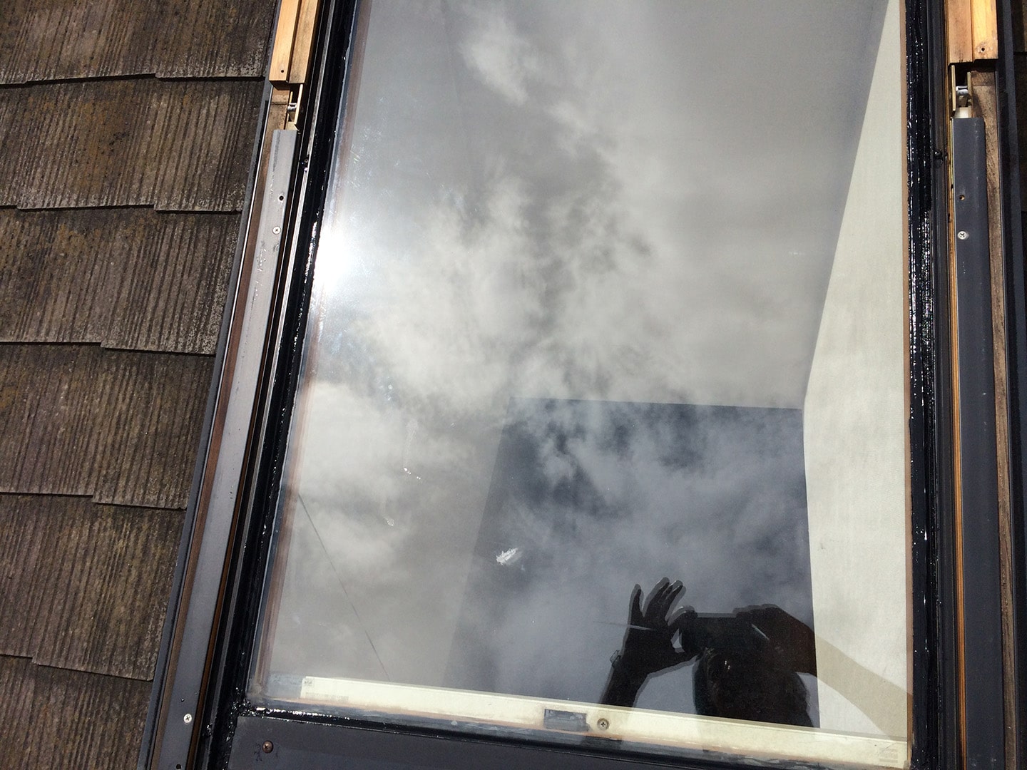 【横浜市都筑区】天窓のガラスパッキン劣化による雨漏りの修理工事の事例９