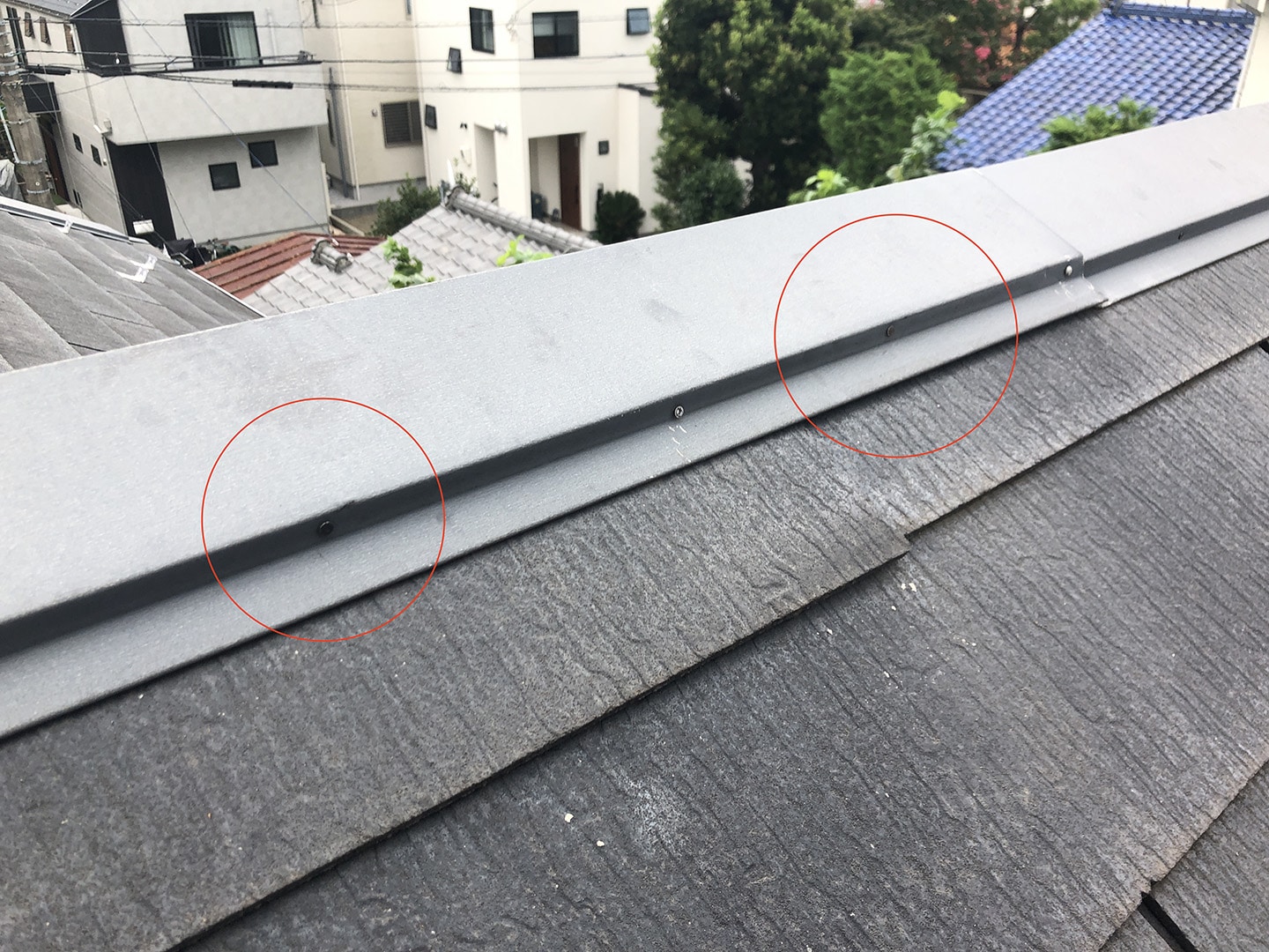 【東京都調布市】スレート屋根の棟板金の釘の増し打ち、ひび割れ補修工事の事例６