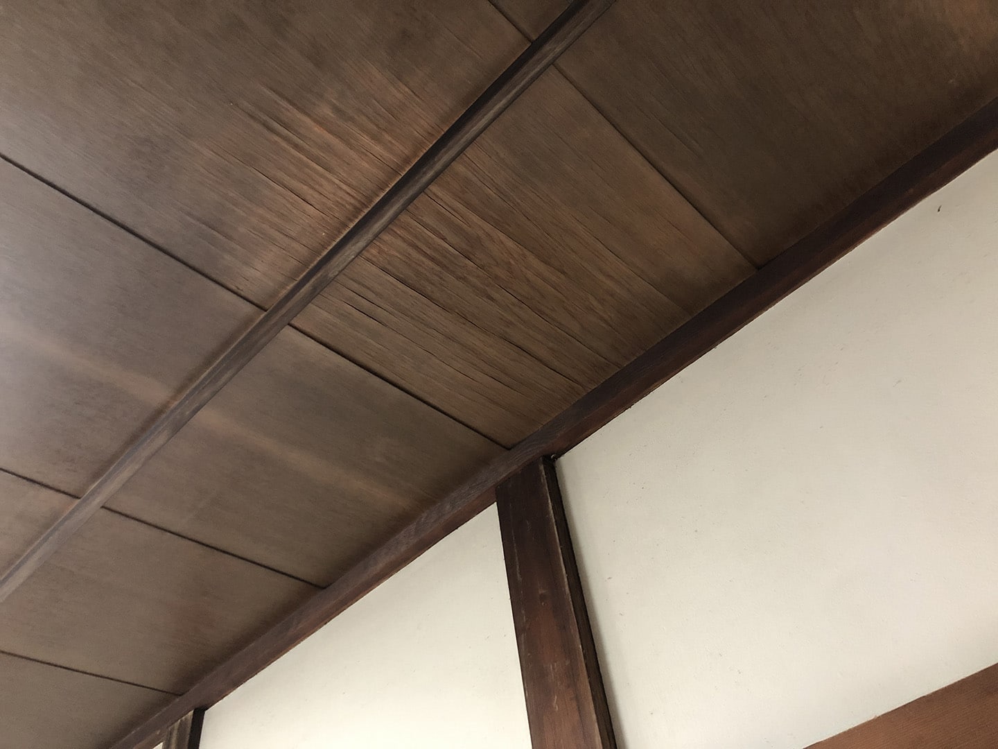 【東京都品川区】厚型スレート (コンクリ瓦) 屋根の雨漏り、部分修理工事の事例　室内状況