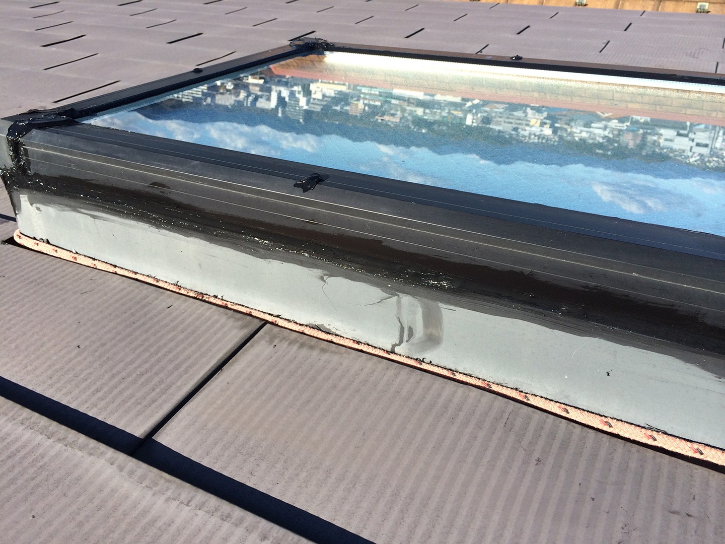 天窓のガラスパッキンの雨漏り予防メンテナンス工事の事例　その他補修