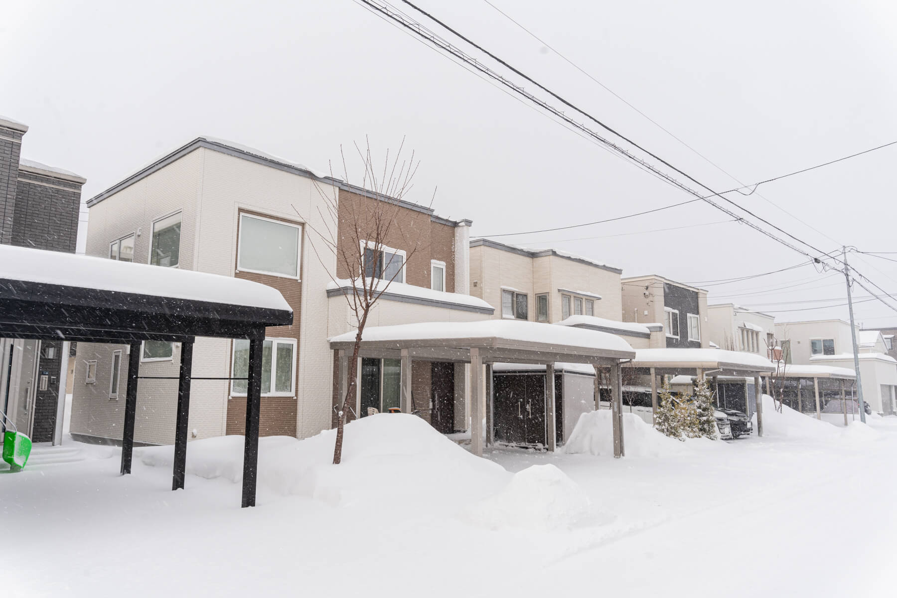 落雪を防ぐ為の屋根に設置する雪止め 北海道も必要なのか 石川商店