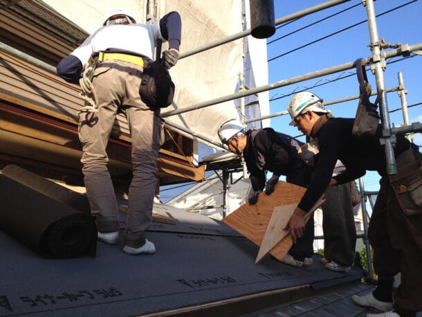 スレート屋根の雨漏り修理は石川商店にお任せください！