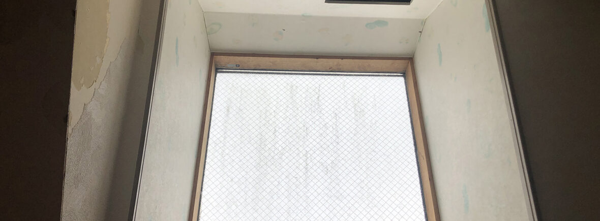 横浜市青葉区　YKKAP天窓ガラスシール工事事例　室内側状況