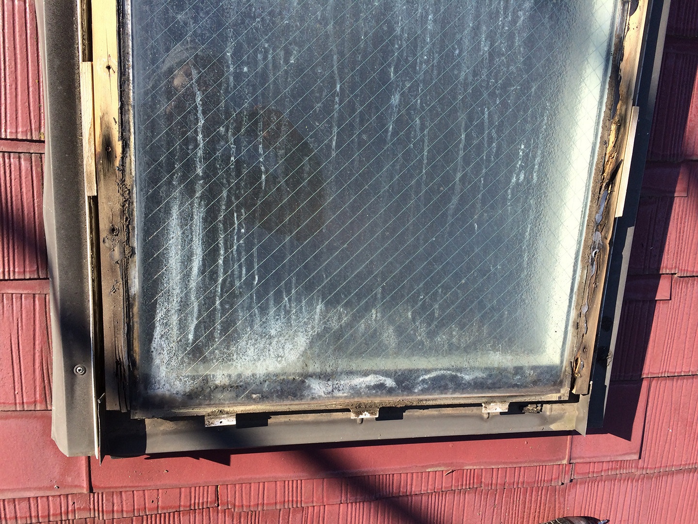 東京都世田谷区　天窓雨漏り天窓のガラス部、外枠撤去