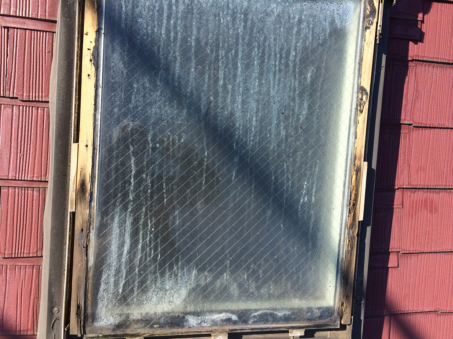 東京都世田谷区　天窓雨漏り天窓のガラス部、外枠撤去