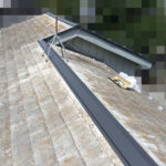 【横浜市瀬谷区】スレート屋根、棟板金の交換修理の工事の事例