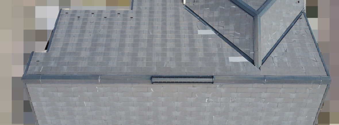 【東京都府中市】築１７年、アスベスト未使用のスレート屋根の今後のメンテナンス相談で、屋根点検の事例　ドローン全景