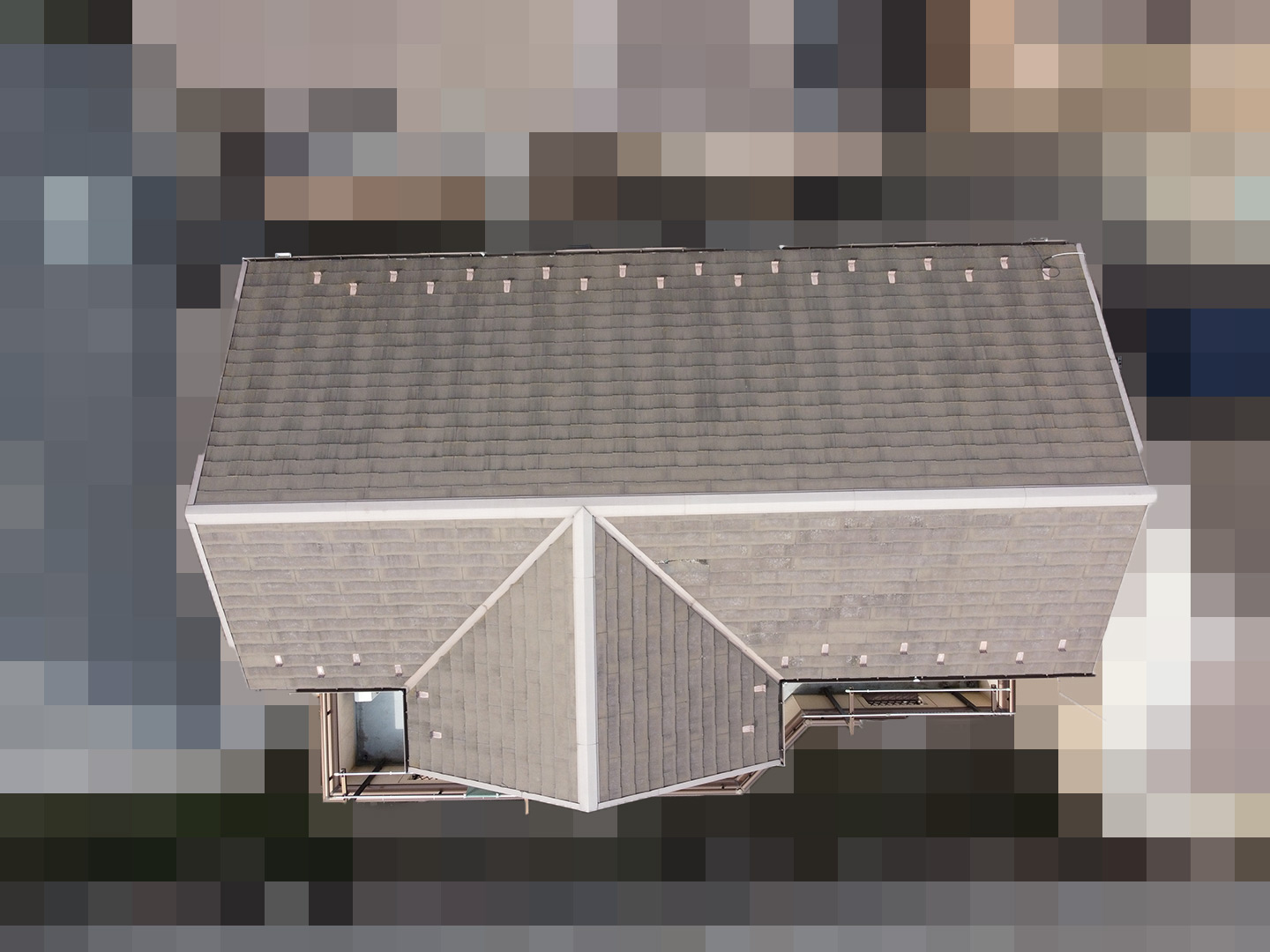 【さいたま市桜区】築１８年、アスベスト未使用のスレート屋根のひび割れで、屋根点検の事例　ドローン全景