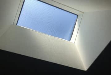 【東京都足立区】「 立山アルミ 」天窓のガラスパッキン劣化による雨漏りの修理工事の事例１