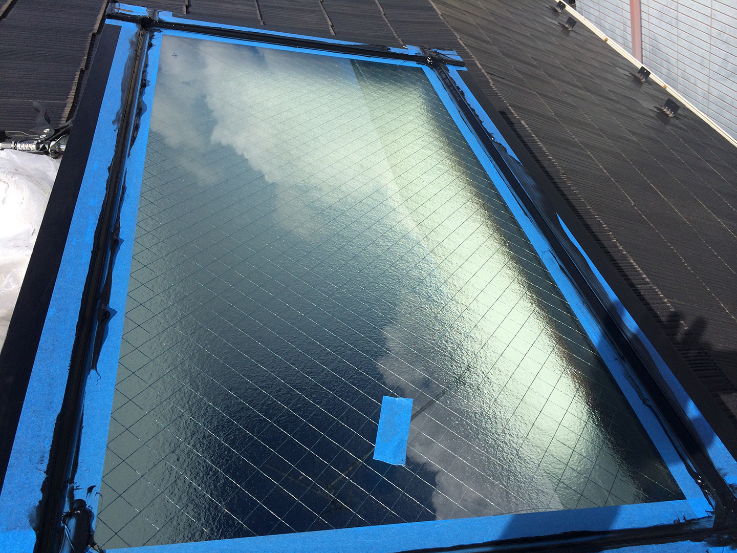 【東京都足立区】「 立山アルミ 」天窓のガラスパッキン劣化による雨漏りの修理工事の事例１０