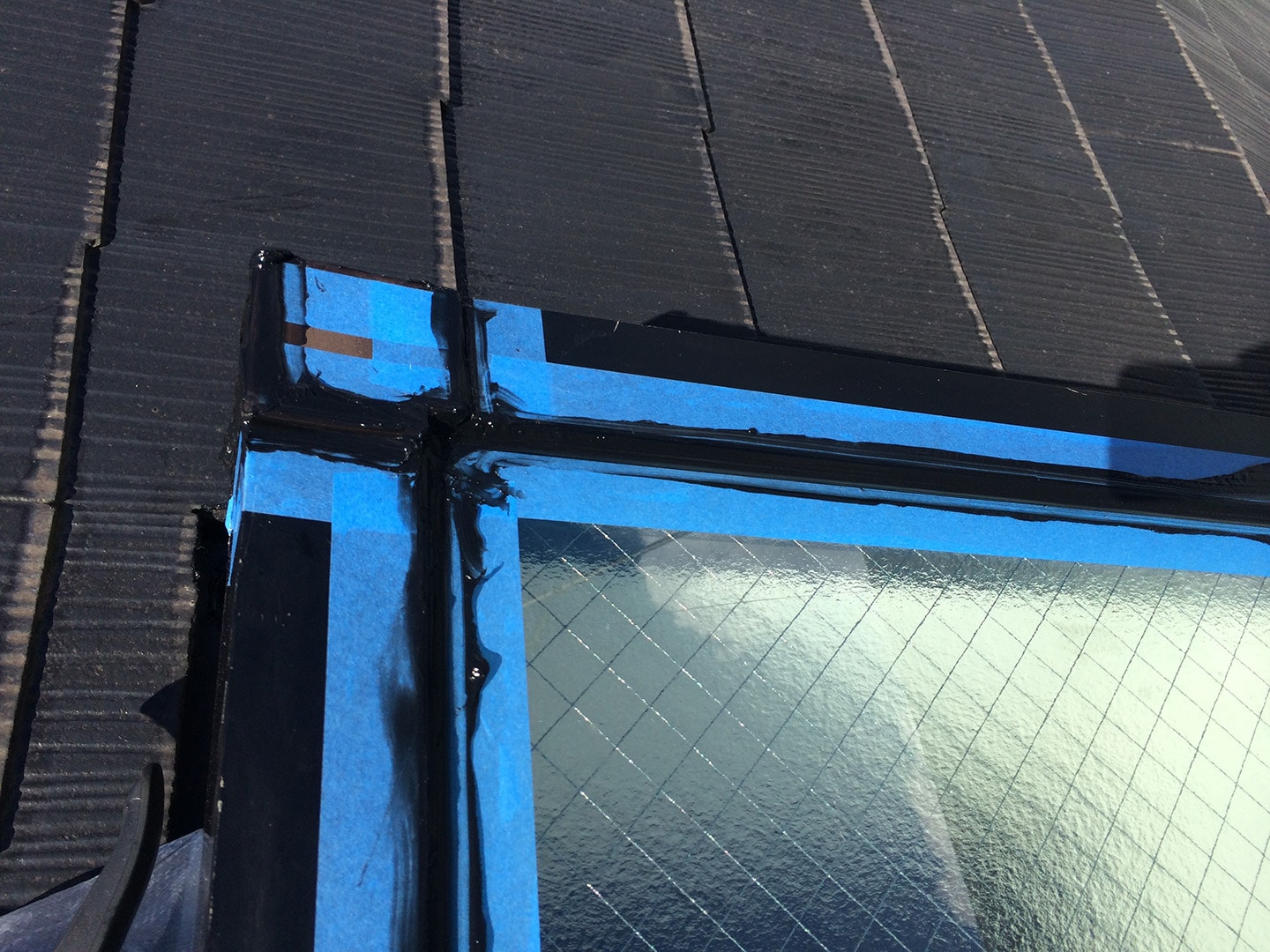 【東京都足立区】「 立山アルミ 」天窓のガラスパッキン劣化による雨漏りの修理工事の事例１３