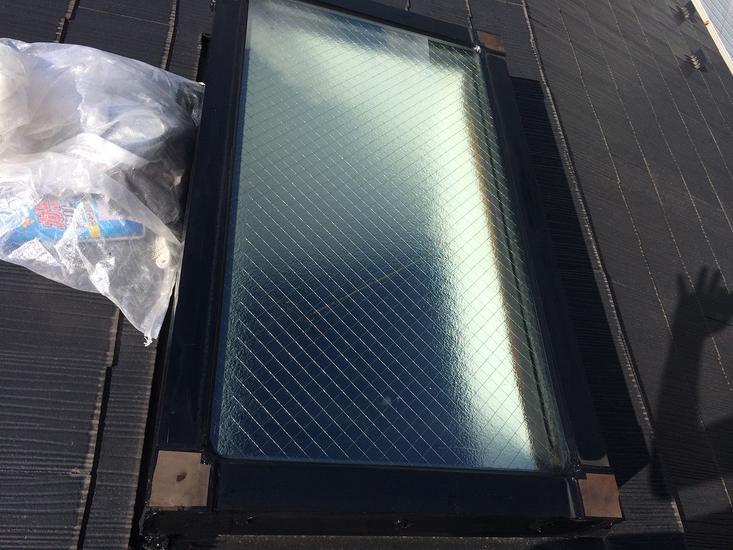 【東京都足立区】「 立山アルミ 」天窓のガラスパッキン劣化による雨漏りの修理工事の事例１６