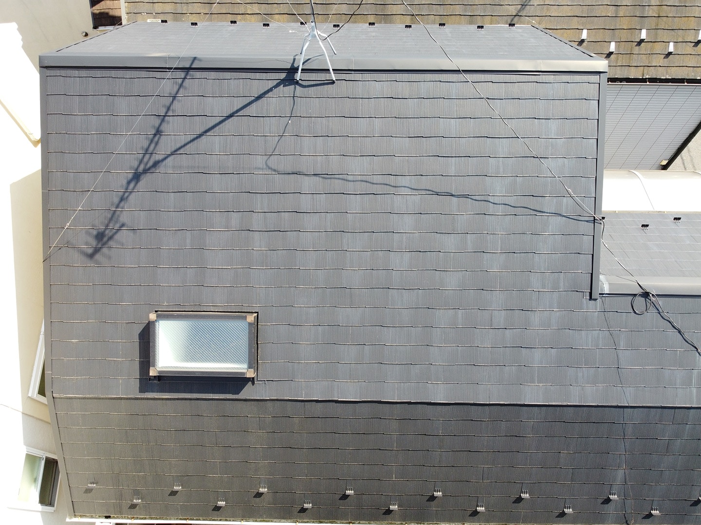 【東京都足立区】「 立山アルミ 」天窓のガラスパッキン劣化による雨漏りの修理工事の事例２