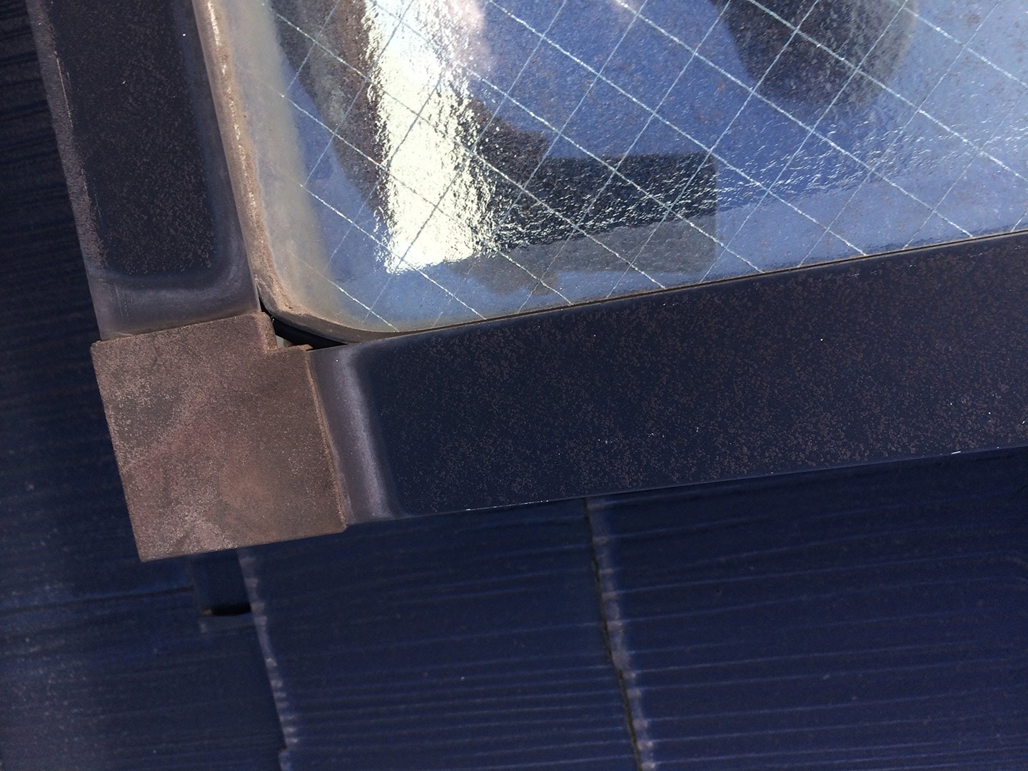 【東京都足立区】「 立山アルミ 」天窓のガラスパッキン劣化による雨漏りの修理工事の事例４