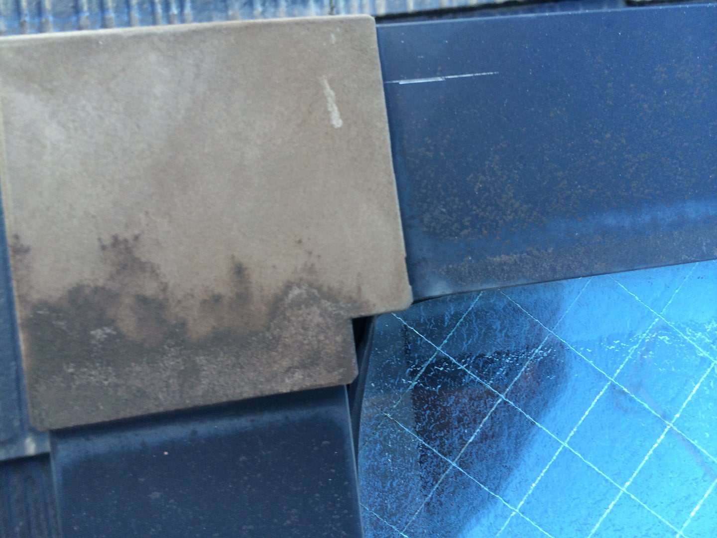 【東京都足立区】「 立山アルミ 」天窓のガラスパッキン劣化による雨漏りの修理工事の事例５
