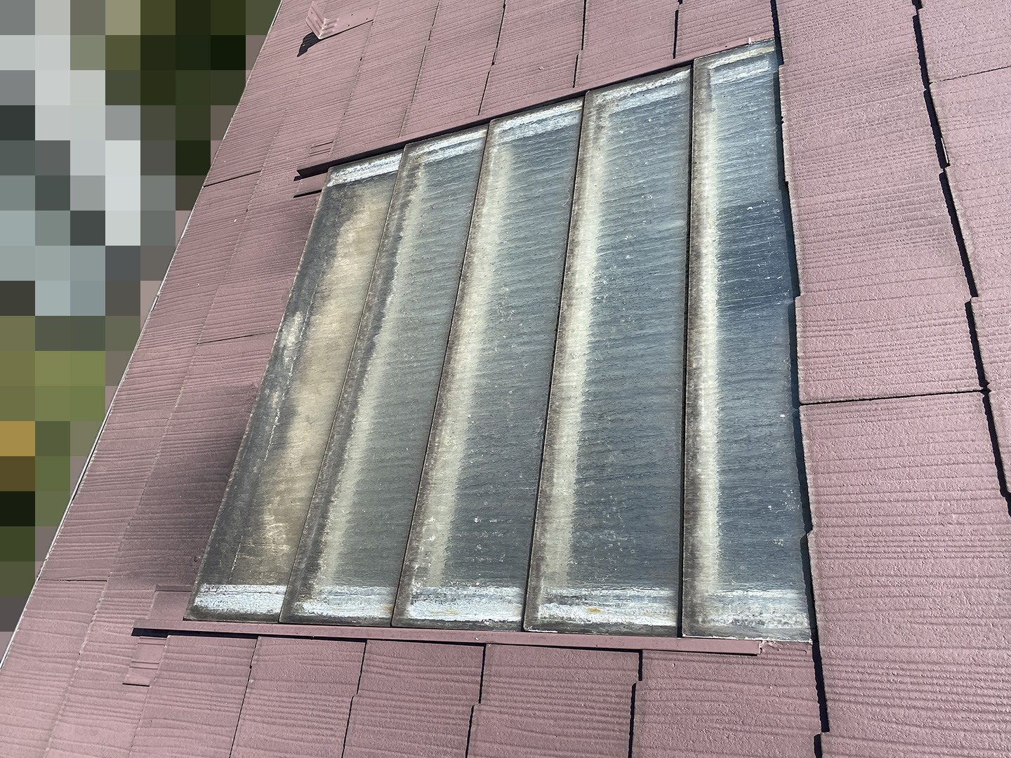 【東京都世田谷区】築２０年、スレート屋根の天窓（ガラス瓦）雨漏りで、屋根点検の事例　天窓屋根側