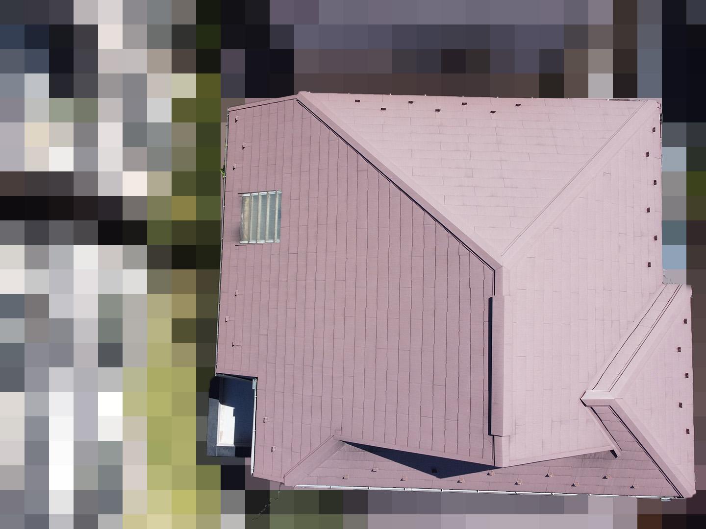 【東京都世田谷区】築２０年、スレート屋根の天窓（ガラス瓦）雨漏りで、屋根点検の事例　ドローン全景