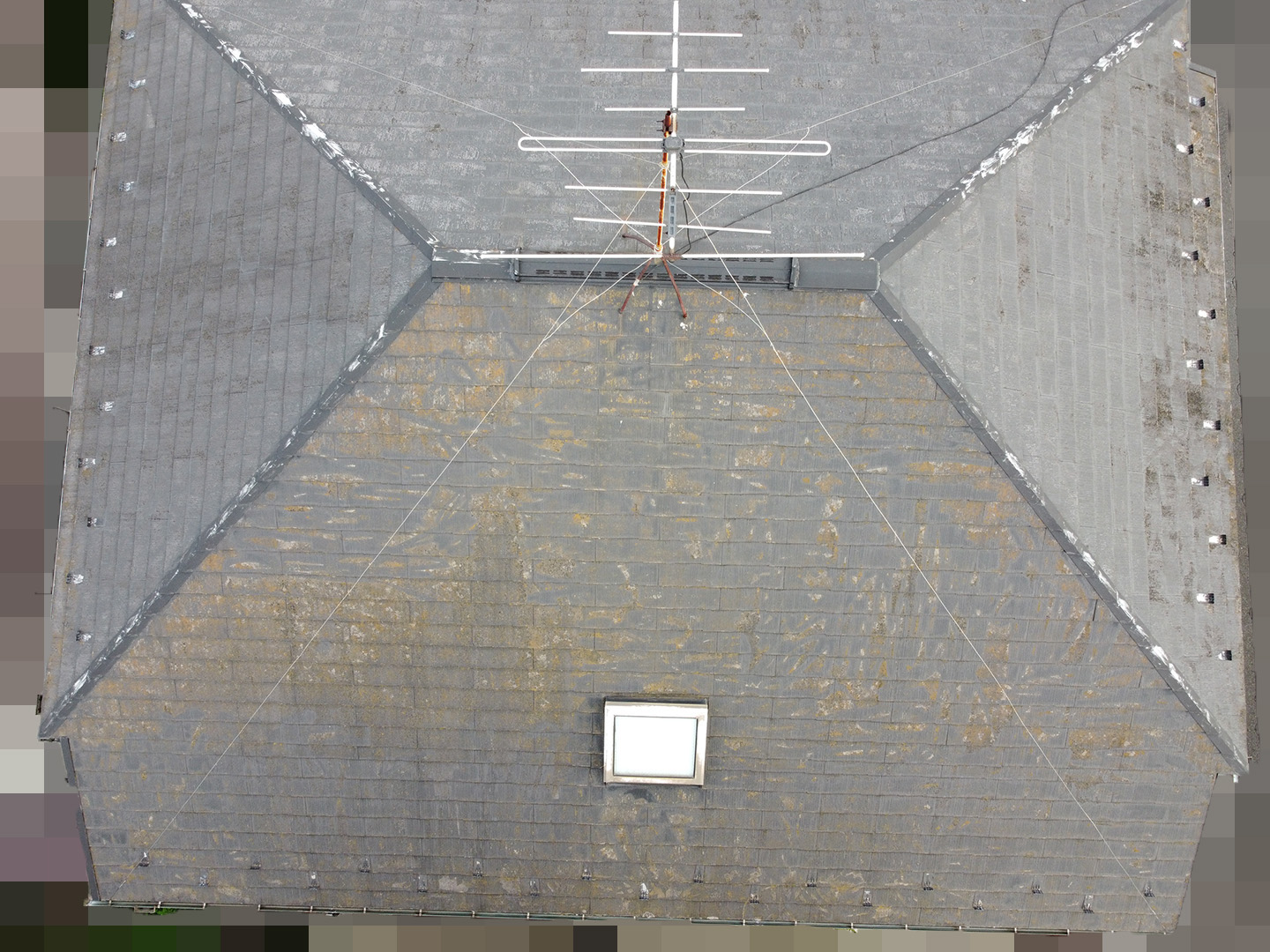 【東京都豊島区】築２５年前後、アスベスト入りのスレート屋根の点検事例　北面